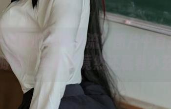 小仓千代w的制服潮流？图片中直接带你玩转时尚，写真里竟然还藏着小玄机。
