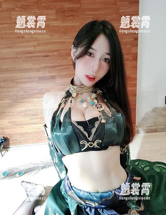 微密圈 - 小玉吃果冻的豹纹带尾巴图片，提醒你尾巴的重要性，别挡着吧！