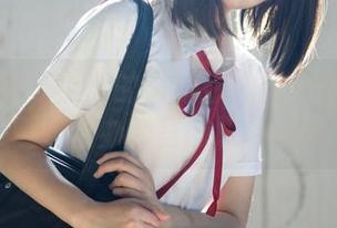 少女秩序 – 小葵的白衬衫：图片里她像个刚逃出办公室的职场精英
