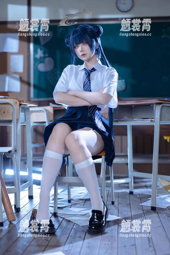 分享一下，不在乎屿鱼yukako的女仆套图是谁的绝美眼神