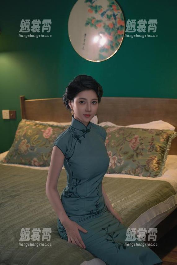 哎呀，年年Nnian的骚操作，居然推出了丝兰陵的原图合集，我开始怀疑他的审美了。