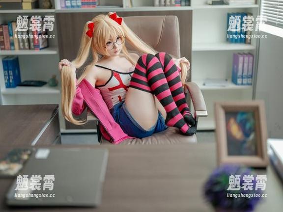 温泉体操服搭配幼水铃衣，看得我想自己去泡温泉了。