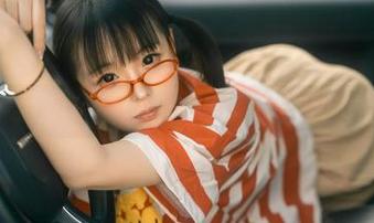 资源分享：幼水铃衣的空姐写真，带你飞出框框！