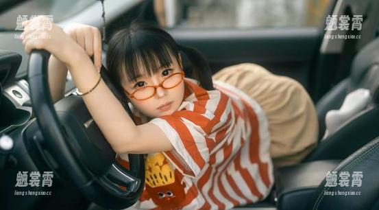 资源分享：幼水铃衣的空姐写真，带你飞出框框！