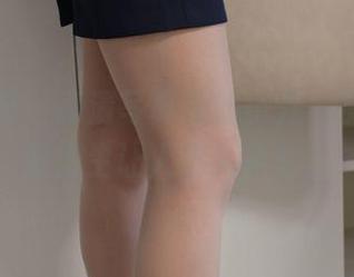 异思趣向 – 高清写真里的小九，那个黑丝服务生让人想入非非。