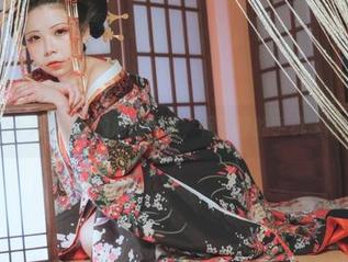 下载无颜小天使wy的油亮写真，保证你的手机变得闪亮亮！