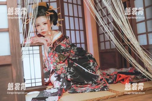 下载无颜小天使wy的油亮写真，保证你的手机变得闪亮亮！