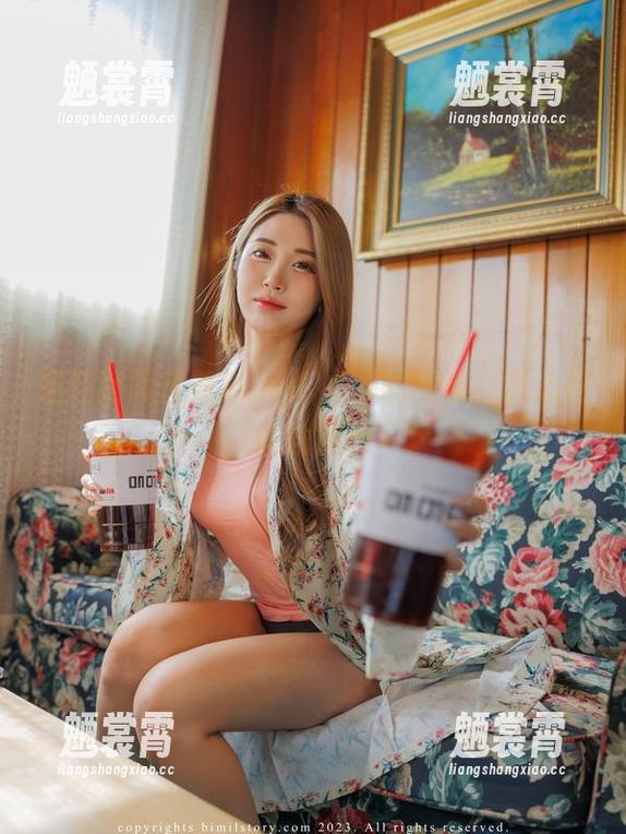 轻轻翻阅普美Bomi(보미)的图库，甜心在偷偷晃动