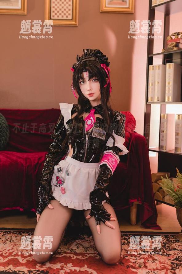 不止于高叉，杏仁曲奇的眼镜娘私房懒散合集