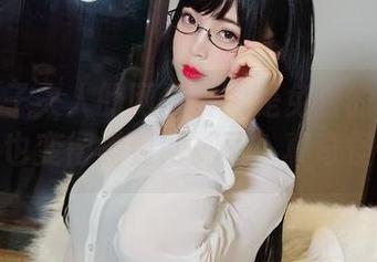 听说杏子夫人的网袜套图是免费的？于是我也变得需要网袜了，真奇怪。