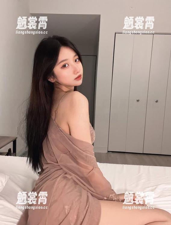 天台上的果咩酱w图包，隔着屏幕我都能闻到“风”的味道