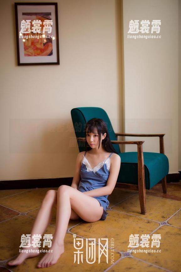 果团网 - 酸酱兔的女仆写真，要不要换一面新壁纸？