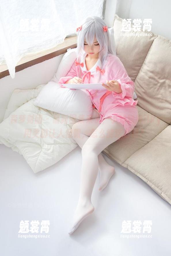 森萝财团 - 最新图集来了，小奶糕Milky用美脚让人傻眼，怎么能这么绝？