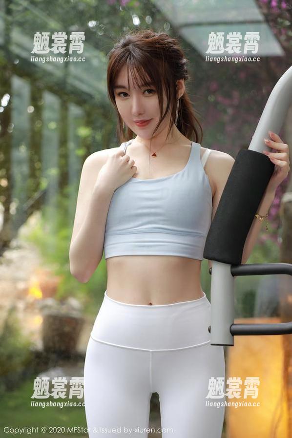 模范学院 - 白衬衫——Dreamy小乔的可信赖单品，高清图片让角色扮演都变得容易。