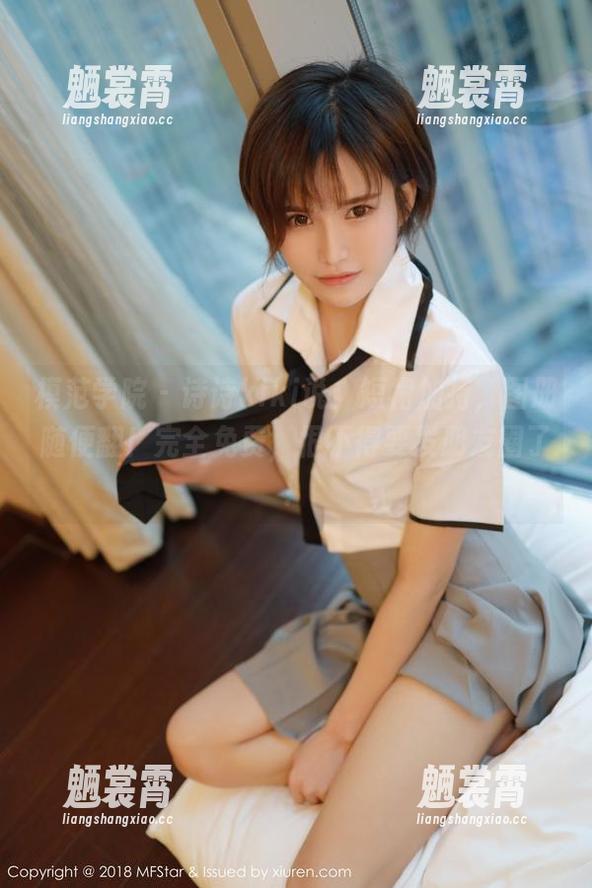 模范学院 - 诗诗kiki说：短裙加持，图册随便翻！完全免费，恨不得要发朋友圈了！