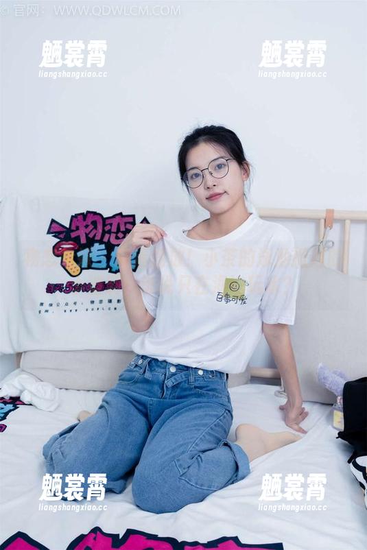 物恋传媒 - 高清播放！小茶的泳池掀起的小波澜，谁说只在海边玩水？