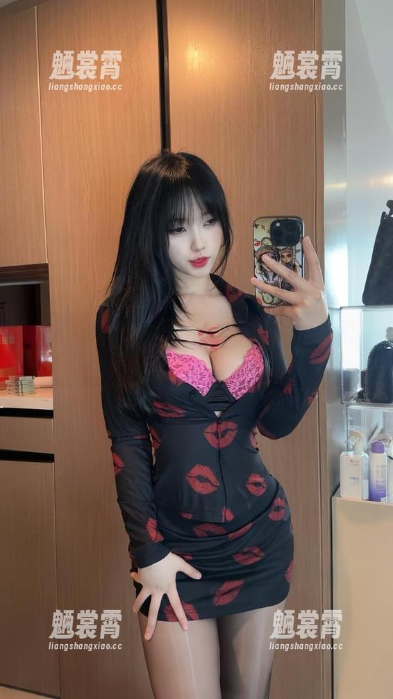 微密圈 - 短裙女郎琳铛铛，竟然是美图的收藏家？资源相交太有趣了！