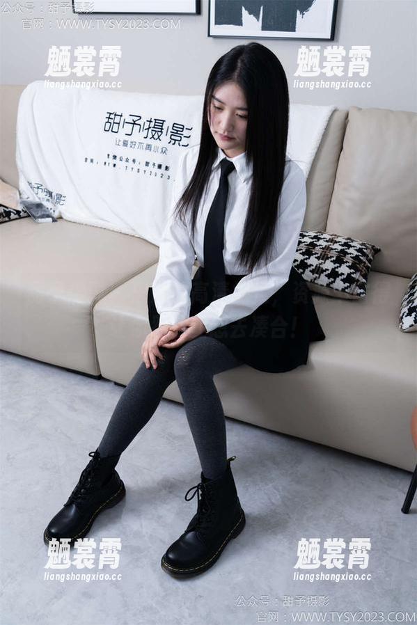 甜予摄影 - 思思的高清裸足，资源丰富得让你忍不住想去凑合！