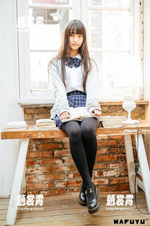 神楽坂真冬 神楽坂真冬开创的长腿写真,警告:这吨位不一般