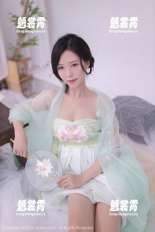 秀人网 - Yuki鱼儿的制服合集：配合度惊人，等于提升了视觉的‘天花板’？