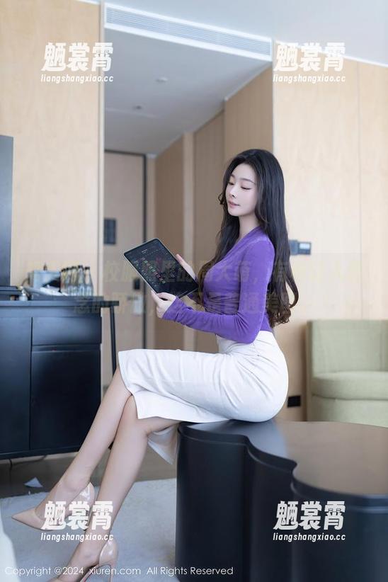 秀人网 - 校服照里的周大萌，有种让人想念的骄傲，这不是普通美图。