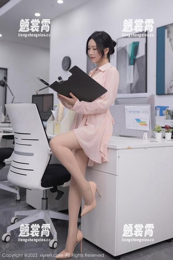 秀人网 - 大琪琪Emily的私拍：白色对我而言，就像小黄鸭对她的快乐，图片来啦！