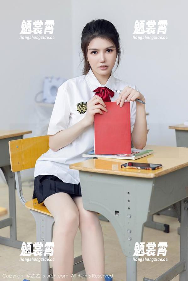 秀人网 - 奈奈Fox与黑丝的狂欢？全套写真里不止有画面还有些啥…