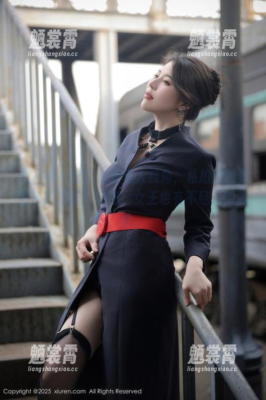 秀人网 - 安然儿的私人视角，私拍原图竟然还能这样？好吧，女王也有不经意的侧脸。