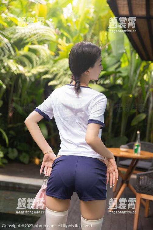 秀人网 - 让人惊艳的晓梦may：定制居家图片洗净尘嚣