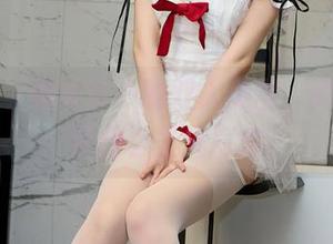 秀人网 – 看林乐一的双人美图，完全不需要什么圣光打底
