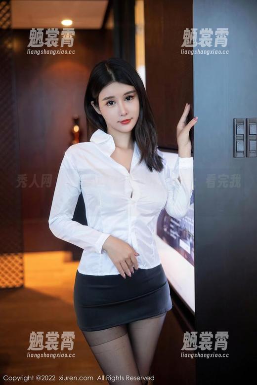 秀人网 - 果果Nikki的肉丝美图：看完我想立刻开吃！