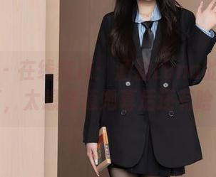 秀人网 – 在线窥探：涵涵Luna的女仆写真，太想知道她幕后还有啥。