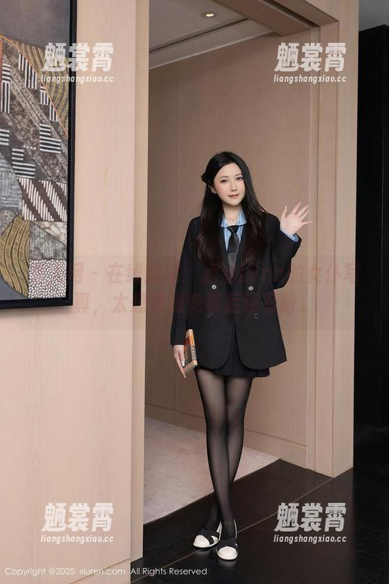 秀人网 - 在线窥探：涵涵Luna的女仆写真，太想知道她幕后还有啥。
