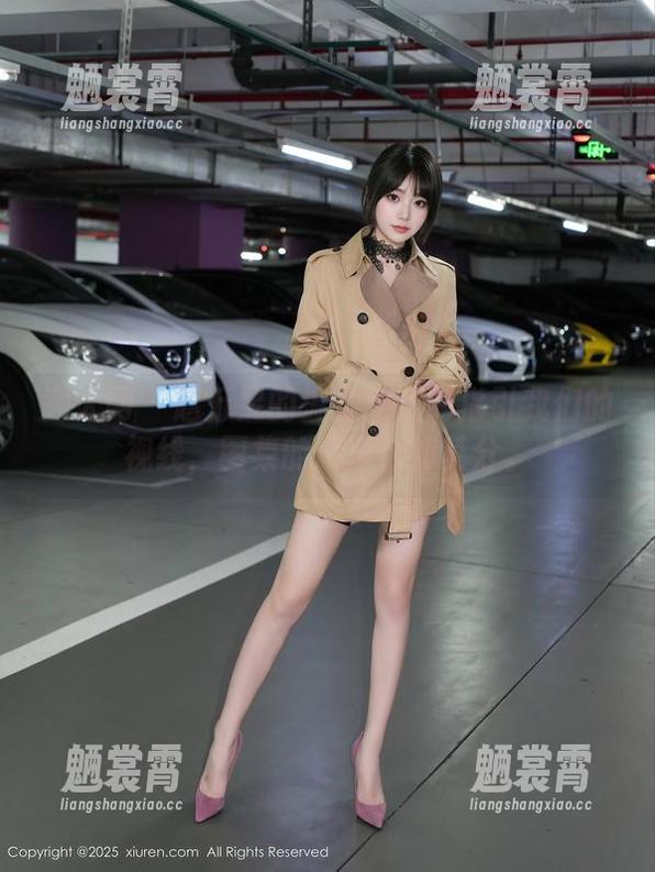 秀人网 - 赵万灵的温柔：定制指引我们的视线，图集的旋律恰如其分。