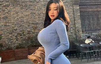 微密圈 – 童小芯泳衣原图：被波浪和眼神包围的合集