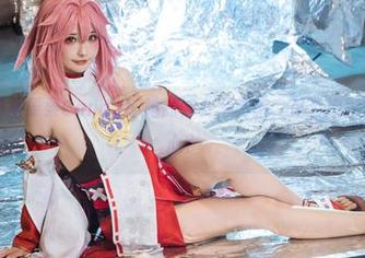 走出教堂的糖果果Candy：她的修女写真集，是否撩拨了你的好奇心？