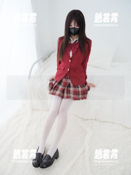 紧急企划 - 一只喵喵梓的镂空写真集分享：真不明白你们为什么这么爱拼贴