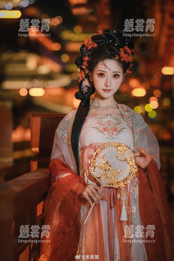 拿着紫氯氯的图包，谁还需要其他姐妹呢？