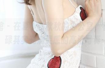 美媛馆 – 在夏小秋秋秋的办公室，看似忙碌其实充满灵感的高清写真