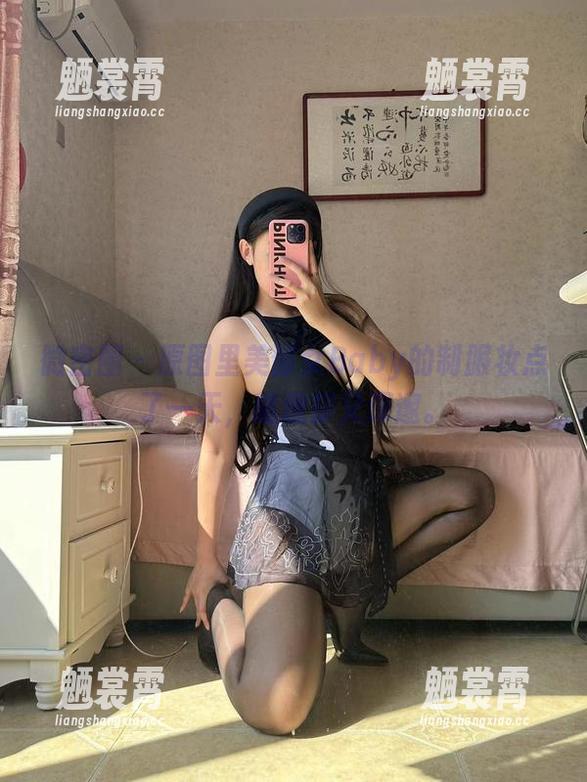 微密圈 - 原图里美邵女Baby的制服妆点了一天，随意却又深邃。