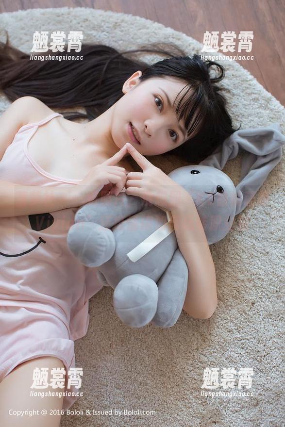 菠萝社 - 一组照片，没想到“K8傲娇萌萌Vivian”还挺懂得如何玩转职业装