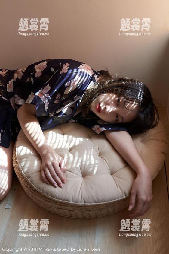 蜜桃社 - 木奈奈的职业装展示：你绝对想不到高清画面中有多少小心机！