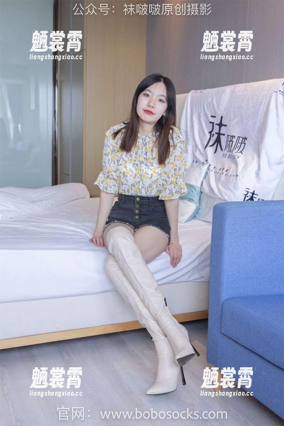 袜啵啵 - 泡芙的美图：清纯到我都觉得自己要变成小兔子了！