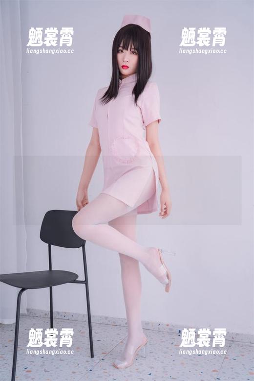 看完原图，我只想大喊：轩萧学姐怎么会有这么完美的美足，我的人生又要失去精彩！