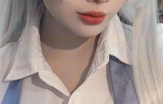 黑白作品集看得我眉头皱浓，阿九从不咕咕到底想表达啥？是不是跟他内心的沉重有关？