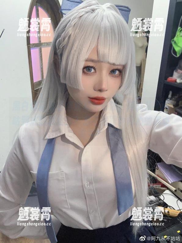 黑白作品集看得我眉头皱浓，阿九从不咕咕到底想表达啥？是不是跟他内心的沉重有关？