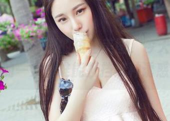 青豆客 – 谭晓彤的短裙美图，今天又是被撩动的一天，谁能抵挡这种诱惑呢？