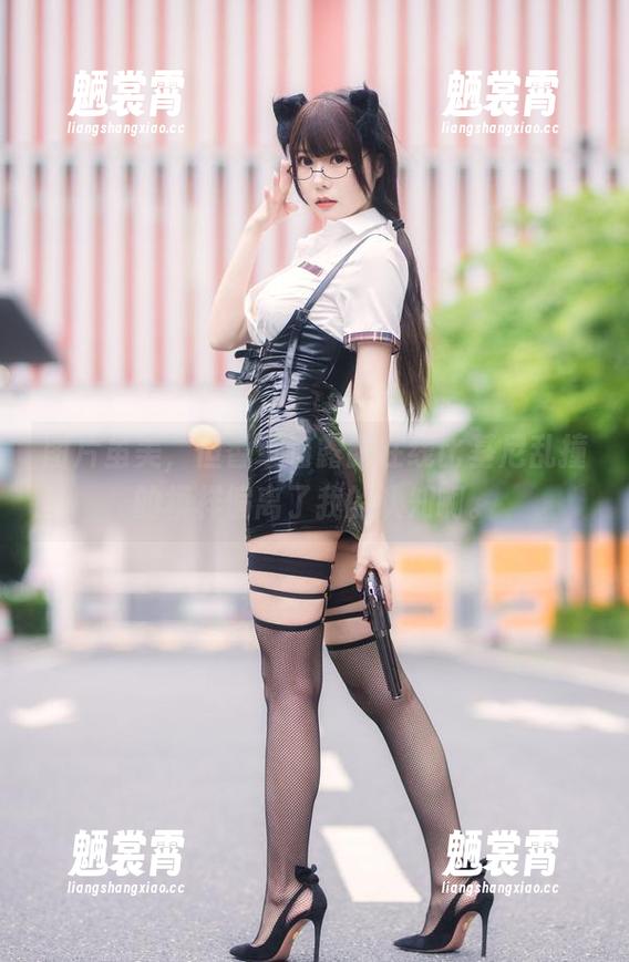 图片虽美，但香草喵露露在线比基尼乱撞的模样偏离了我的认知啊。