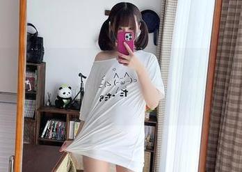 魔物喵nigisa带来夏天的作品，竟然有种冰咖啡混搭芒果的微妙感。