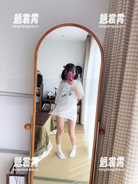 魔物喵nigisa带来夏天的作品，竟然有种冰咖啡混搭芒果的微妙感。